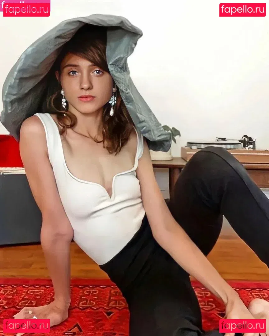 Natalia Dyer Onlyfans Photo Gallery 