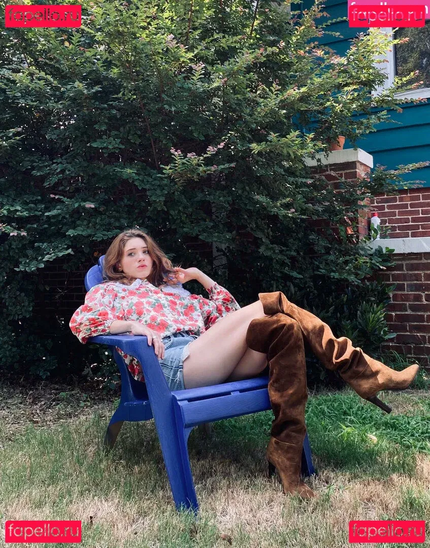 Natalia Dyer Onlyfans Photo Gallery 