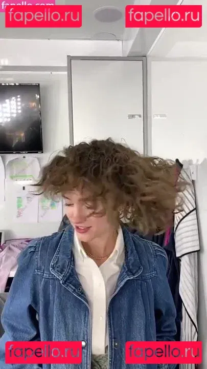 Natalia Dyer Onlyfans Photo Gallery 