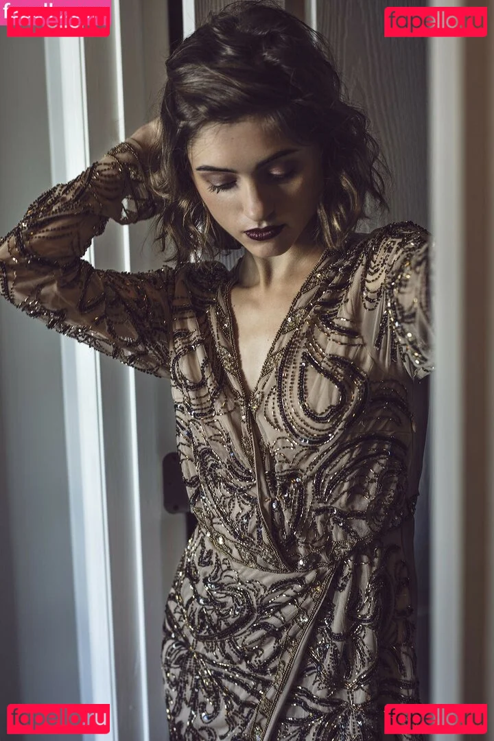 Natalia Dyer Onlyfans Photo Gallery 
