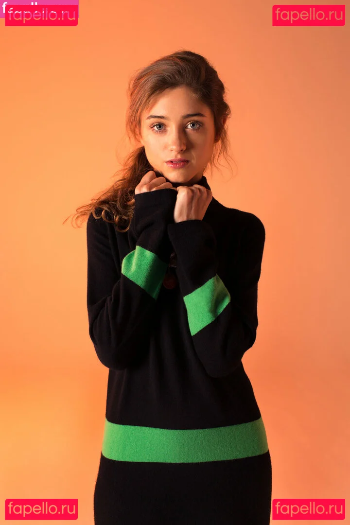 Natalia Dyer Onlyfans Photo Gallery 