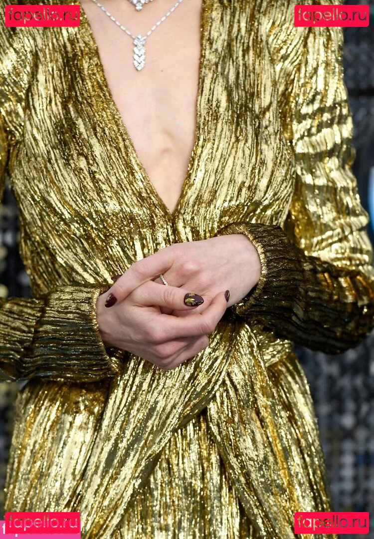 Natalia Dyer Onlyfans Photo Gallery 