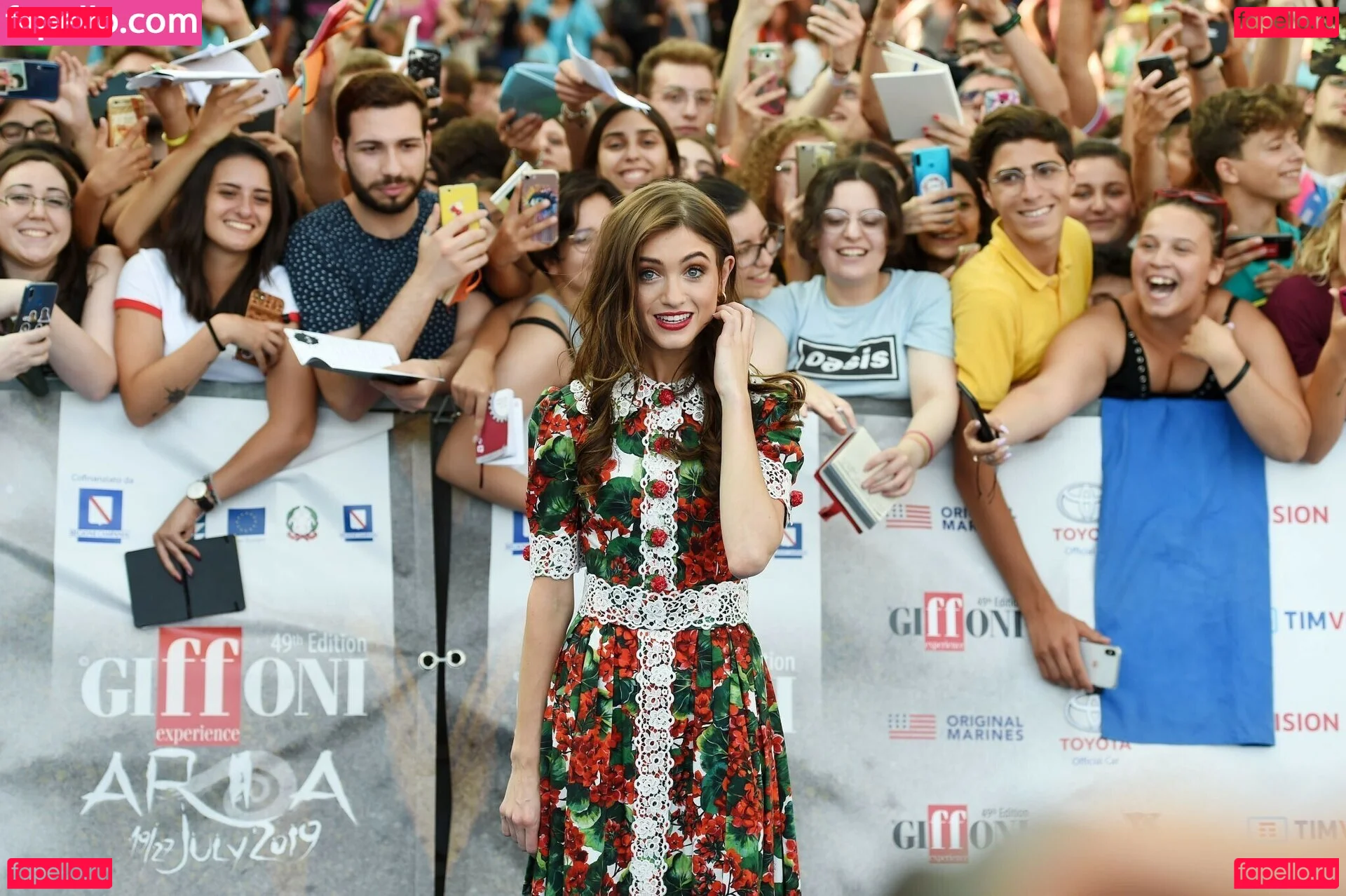 Natalia Dyer Onlyfans Photo Gallery 