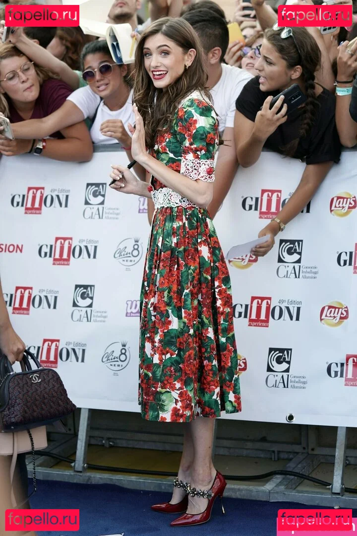 Natalia Dyer Onlyfans Photo Gallery 