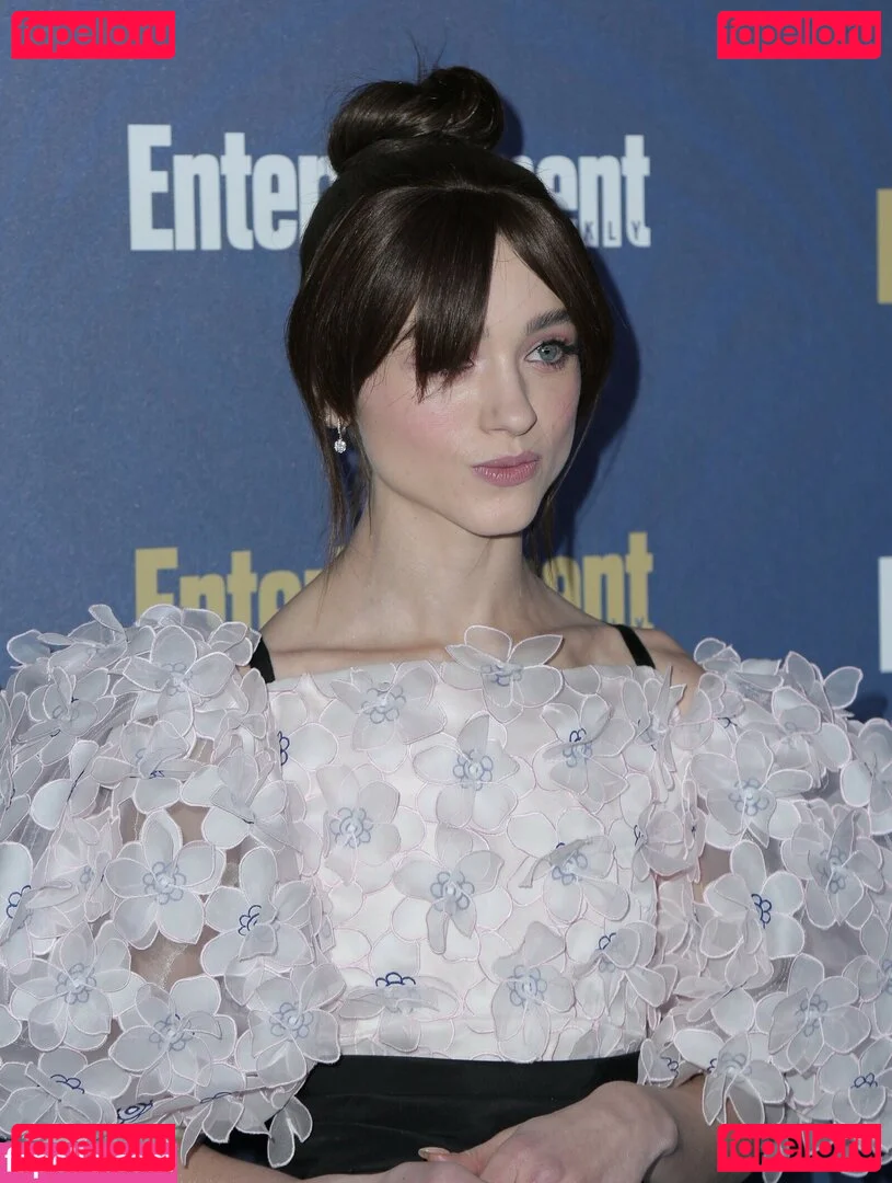 Natalia Dyer Onlyfans Photo Gallery 