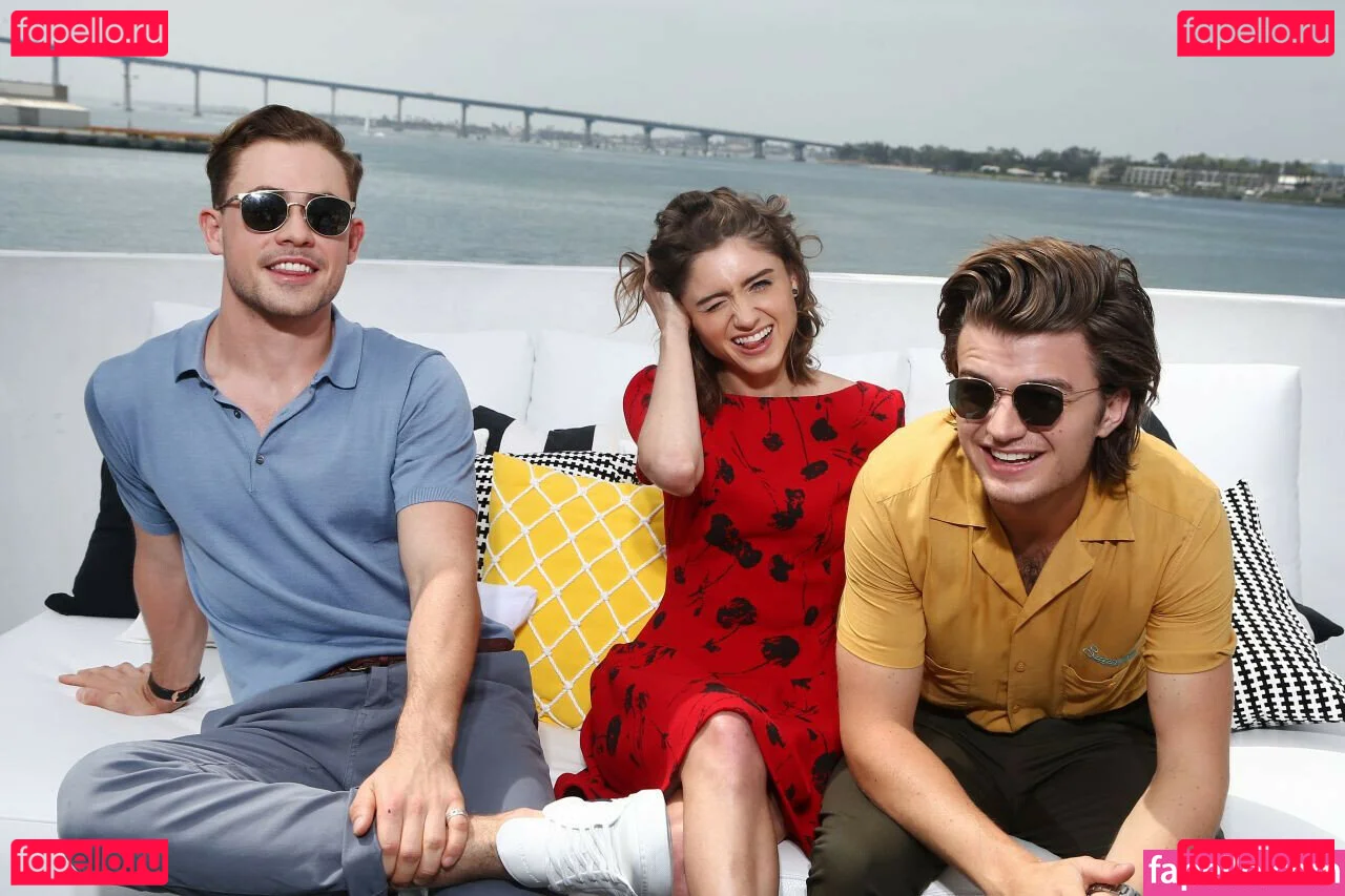 Natalia Dyer Onlyfans Photo Gallery 