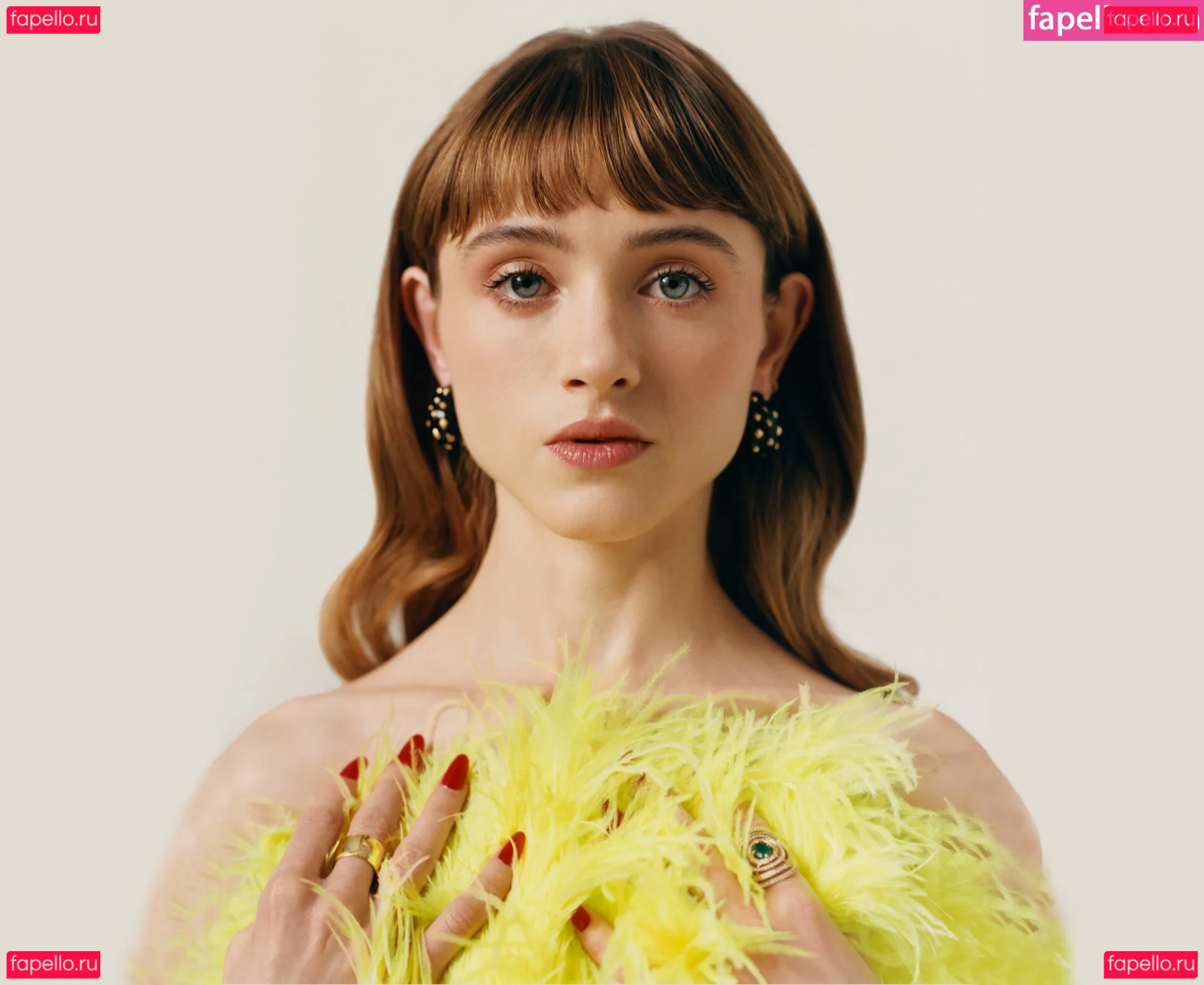 Natalia Dyer Onlyfans Photo Gallery 