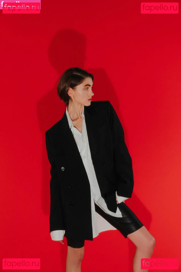 Natalia Dyer Onlyfans Photo Gallery 