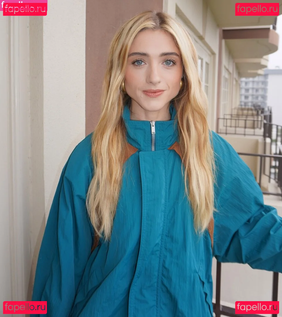 Natalia Dyer Onlyfans Photo Gallery 