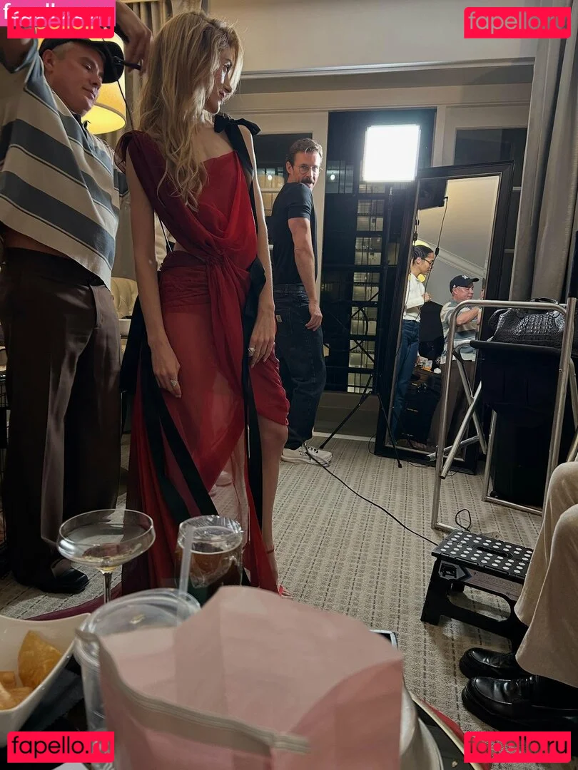 Natalia Dyer Onlyfans Photo Gallery 