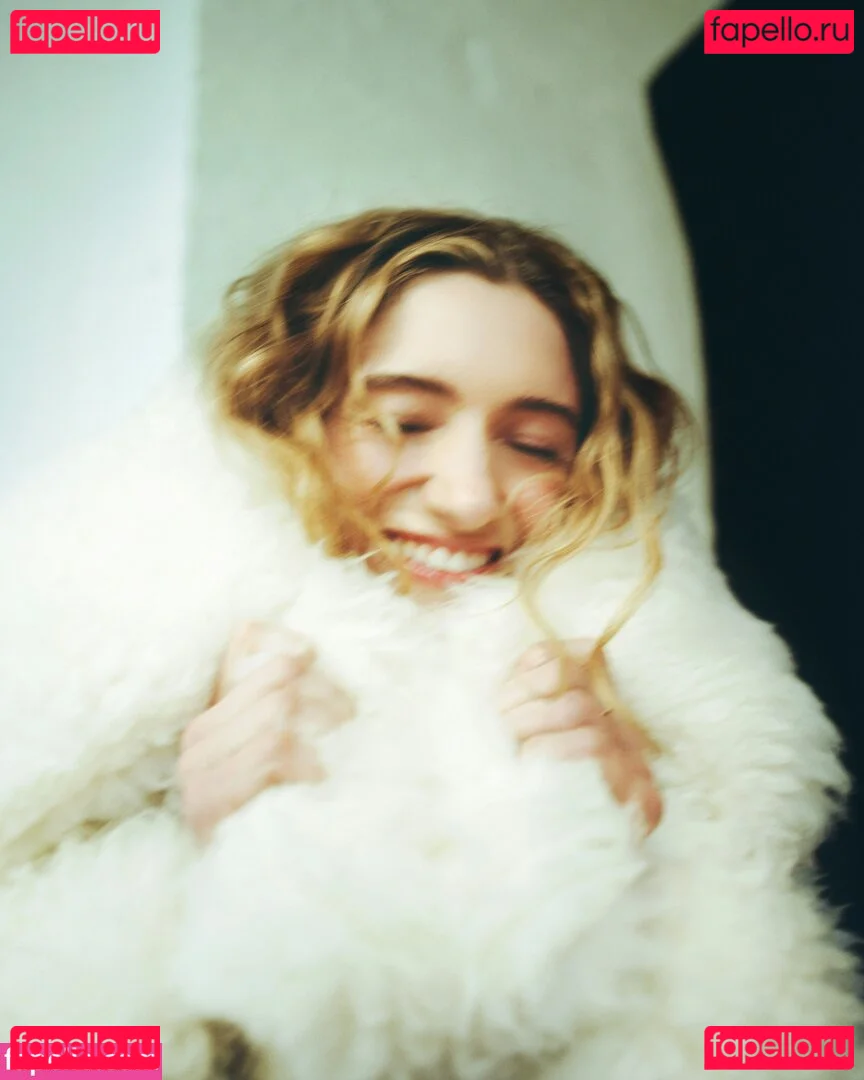 Natalia Dyer Onlyfans Photo Gallery 