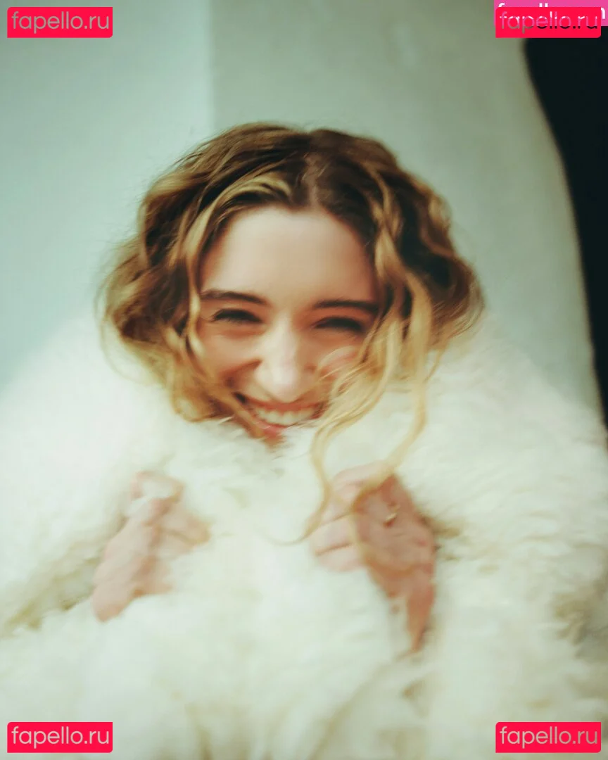 Natalia Dyer Onlyfans Photo Gallery 