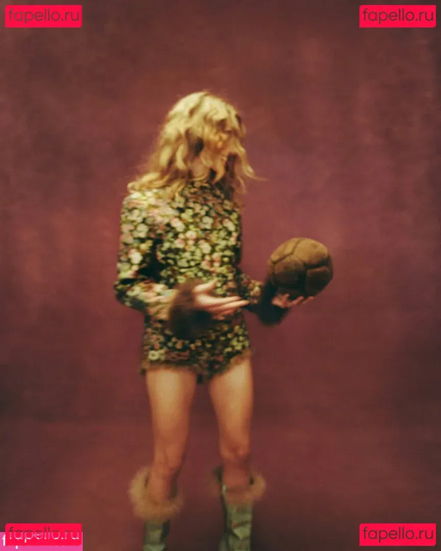 Natalia Dyer Onlyfans Photo Gallery 