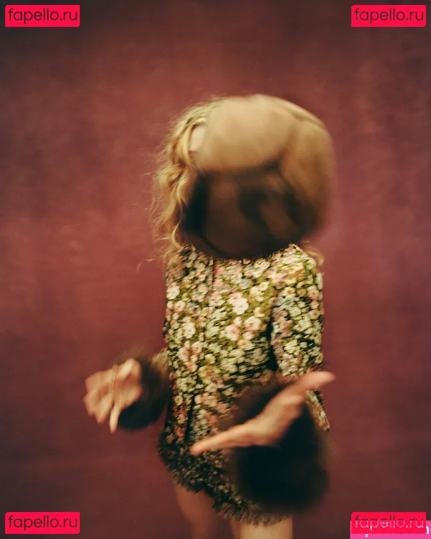 Natalia Dyer Onlyfans Photo Gallery 