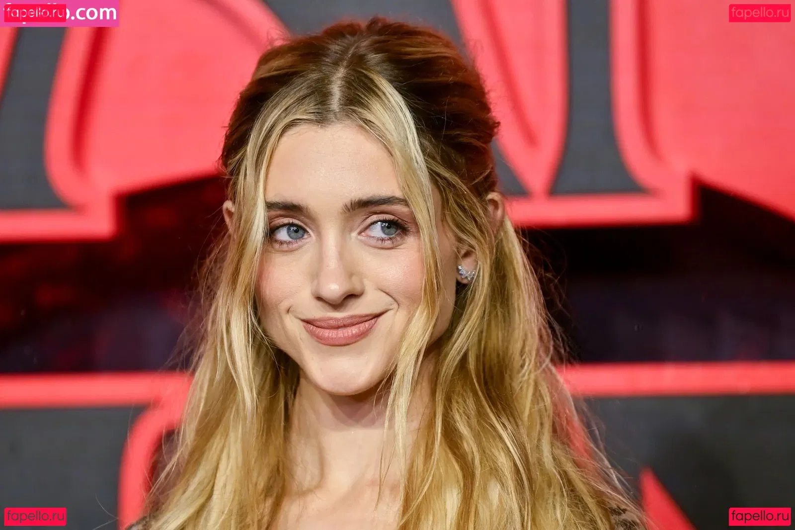 Natalia Dyer Onlyfans Photo Gallery 