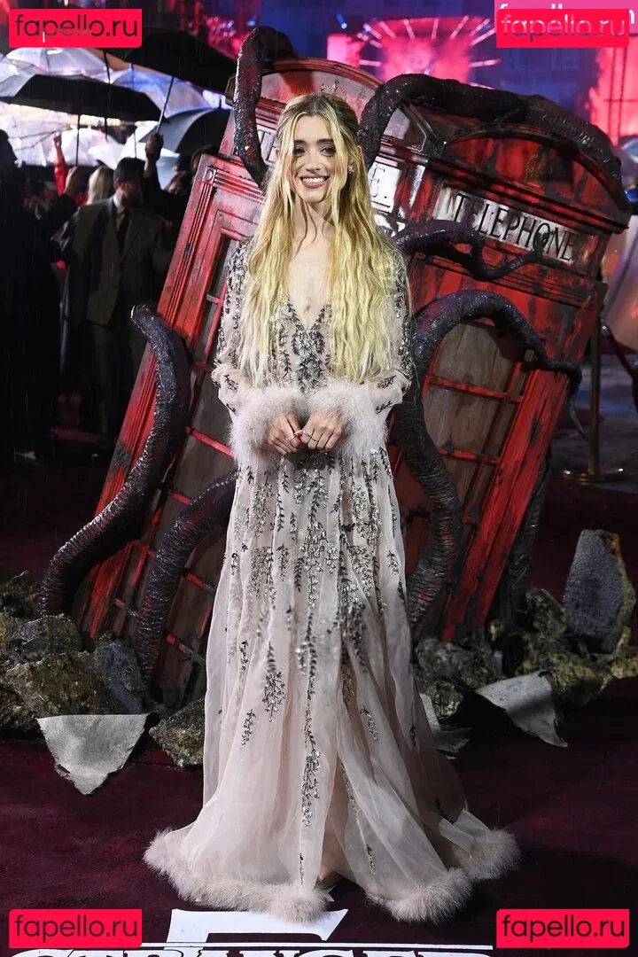 Natalia Dyer Onlyfans Photo Gallery 