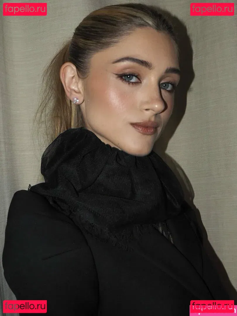 Natalia Dyer Onlyfans Photo Gallery 