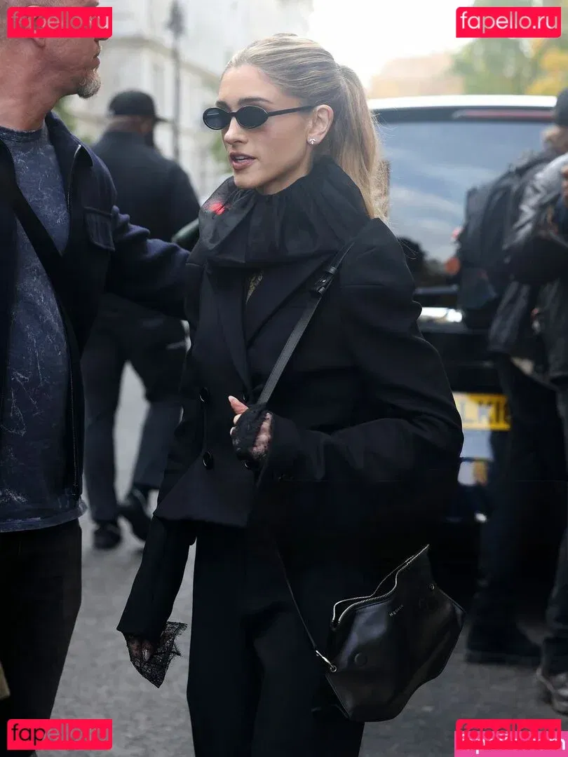 Natalia Dyer Onlyfans Photo Gallery 