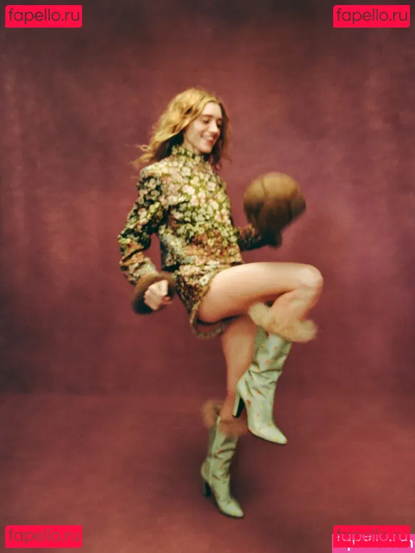 Natalia Dyer Onlyfans Photo Gallery 