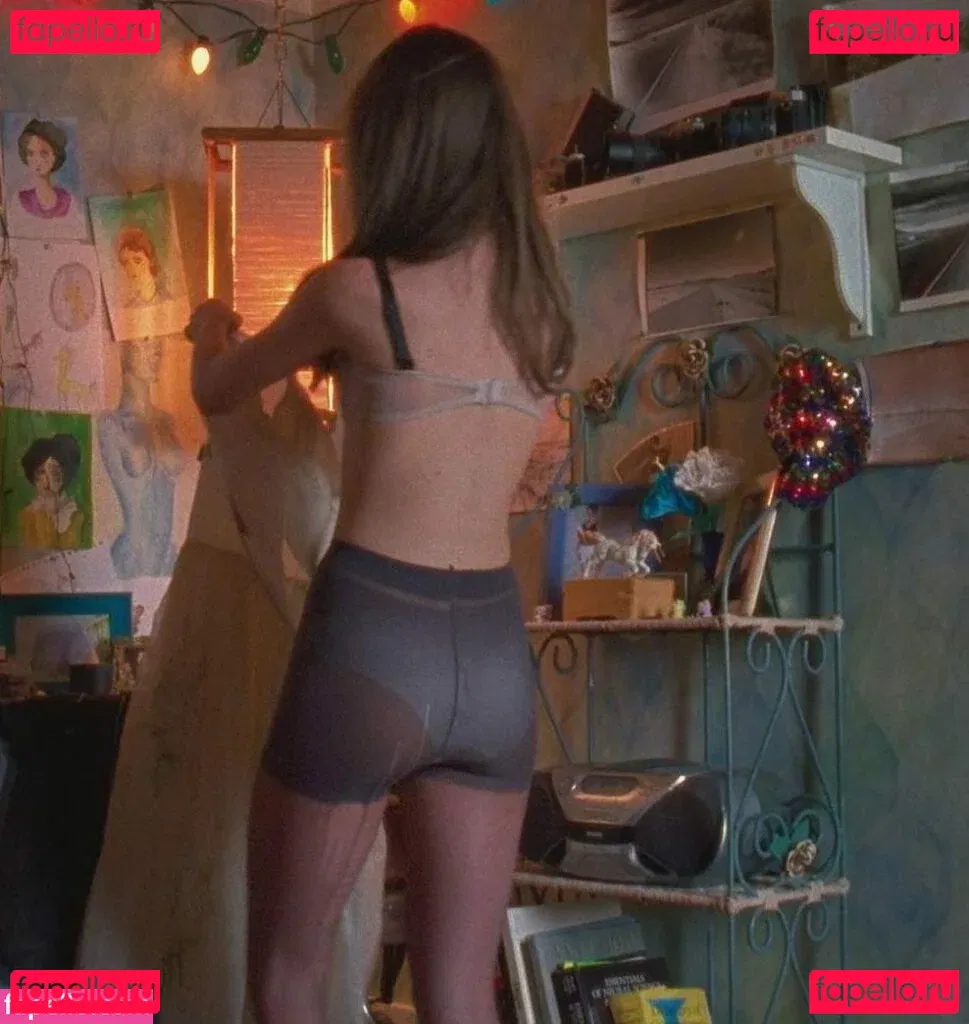 Natalia Dyer Onlyfans Photo Gallery 