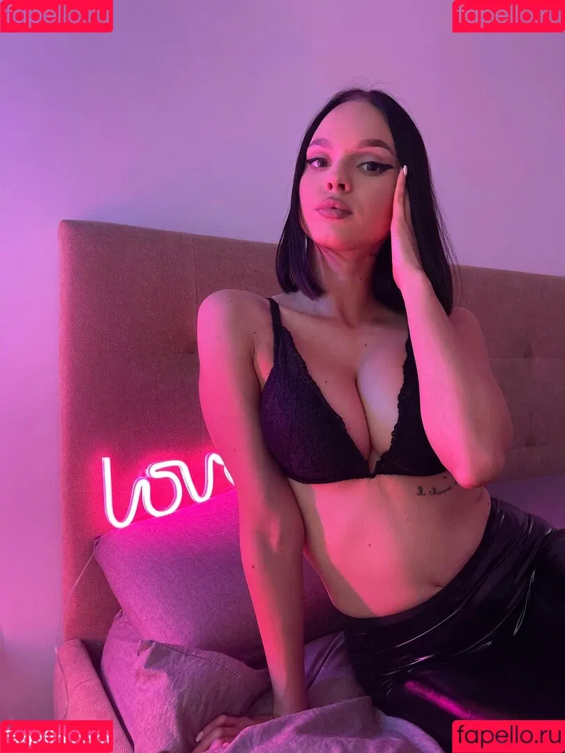 trishbabe Onlyfans Photo Gallery 