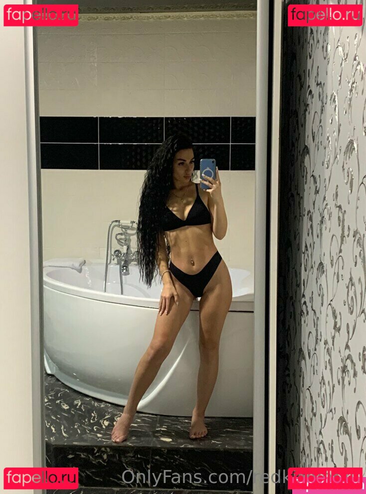 redkittyl.a / redkittyonly Onlyfans Photo Gallery 