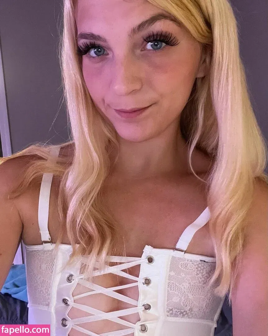 Charlotte A Onlyfans Photo Gallery 