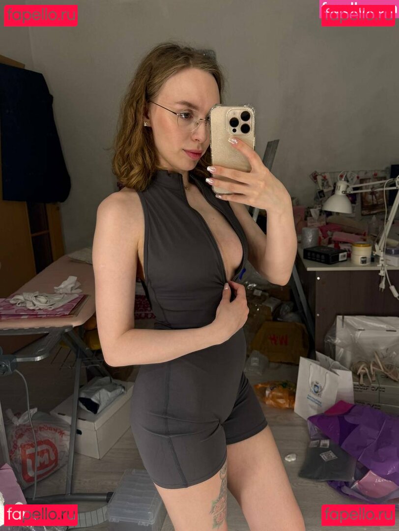 Daria Rooz / dabrowskadaria / dariarooz Onlyfans Photo Gallery 