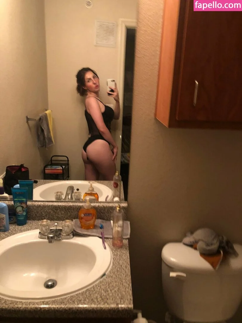 mochianaa Onlyfans Photo Gallery 