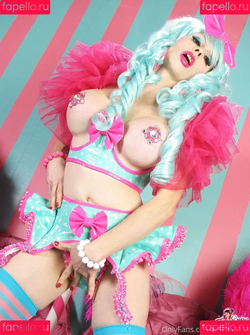 taraemory Onlyfans Photo Gallery 
