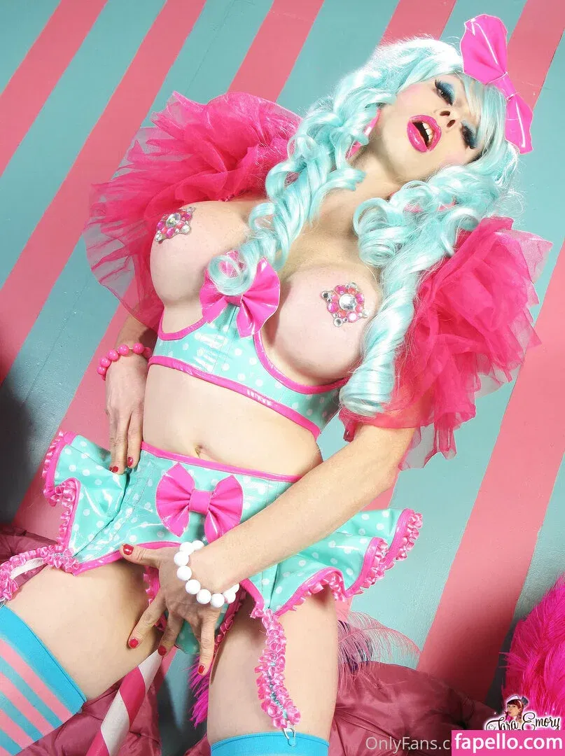 taraemory Onlyfans Photo Gallery 