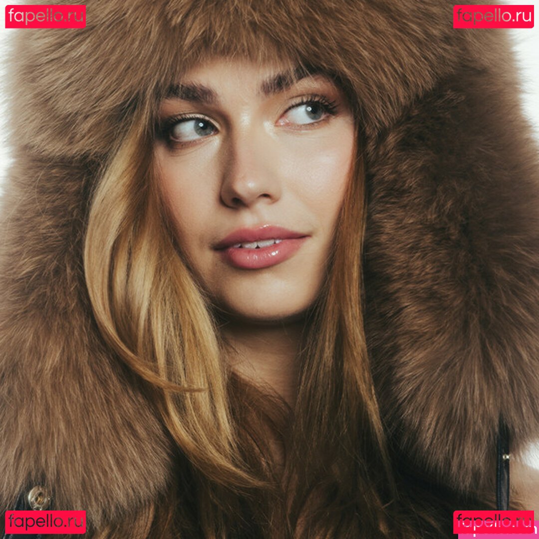 Roxy Dekker / RoxyDekker / roxy.dekkerr Onlyfans Photo Gallery 