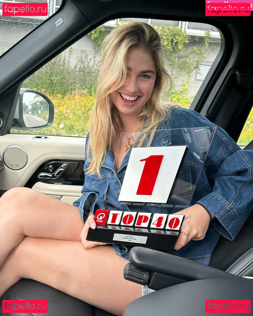 Roxy Dekker / RoxyDekker / roxy.dekkerr Onlyfans Photo Gallery 