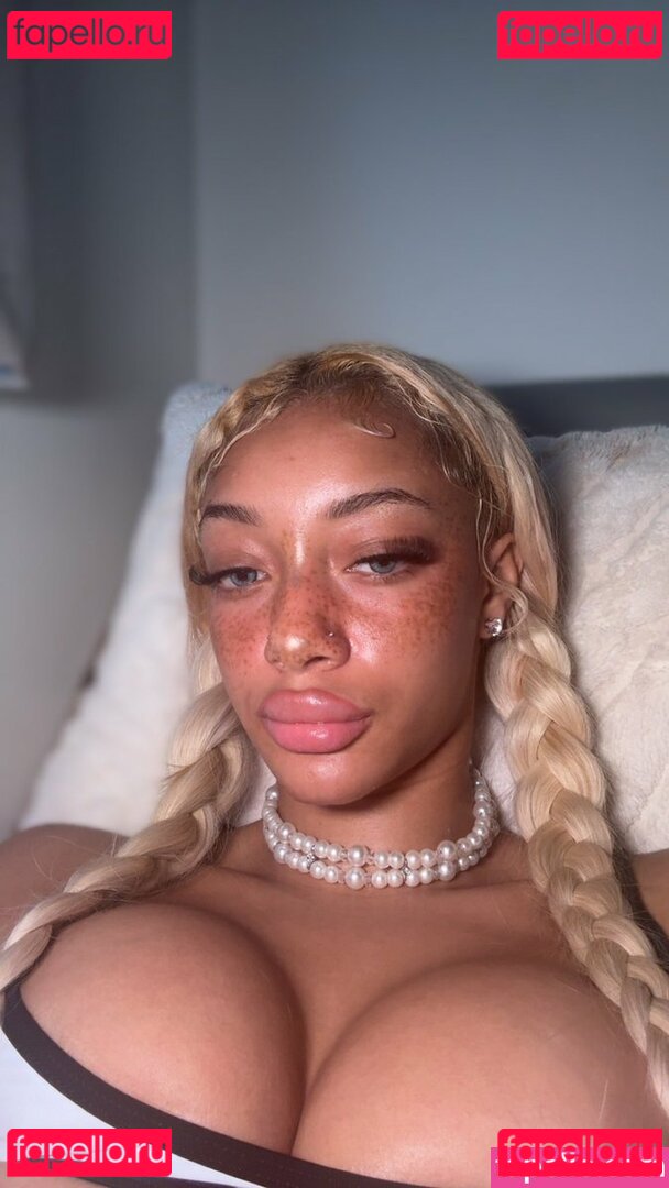 teethelightskin / teethelightskinbarbie Onlyfans Photo Gallery 