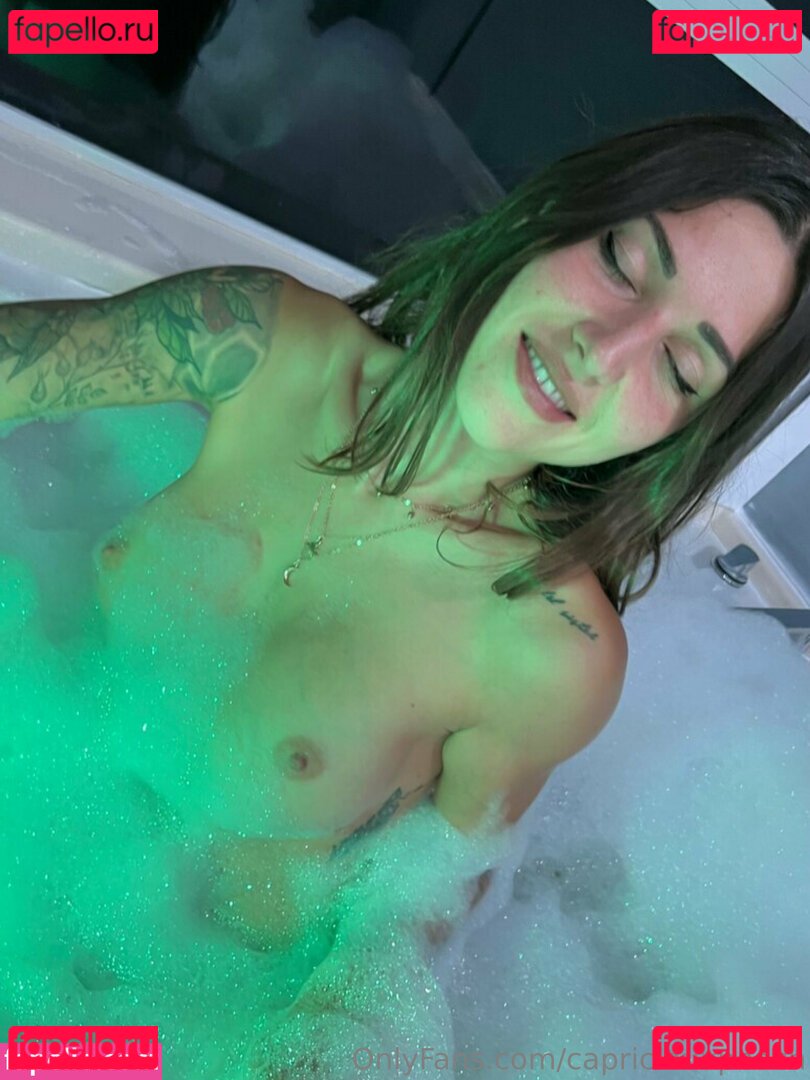 capricieuxpeach / capriipeach Onlyfans Photo Gallery 
