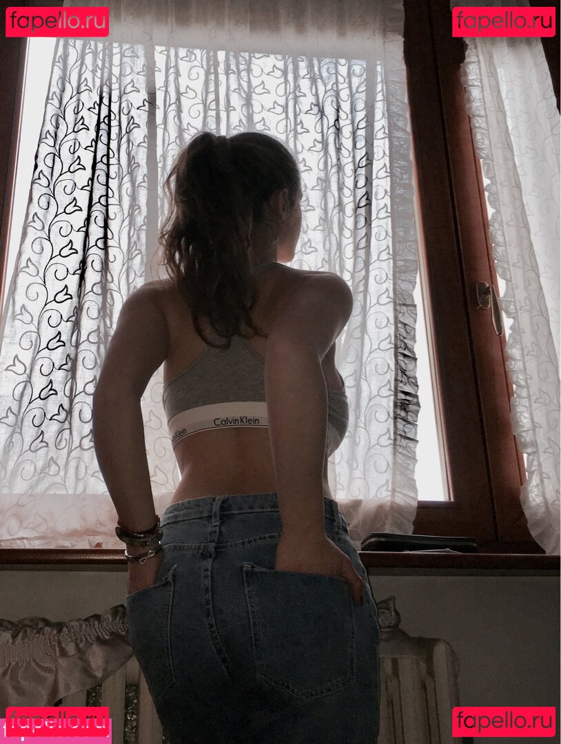 Elissa T / elisatripodi__ / elissabest Onlyfans Photo Gallery 