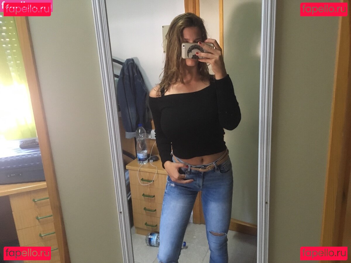 Elissa T / elisatripodi__ / elissabest Onlyfans Photo Gallery 