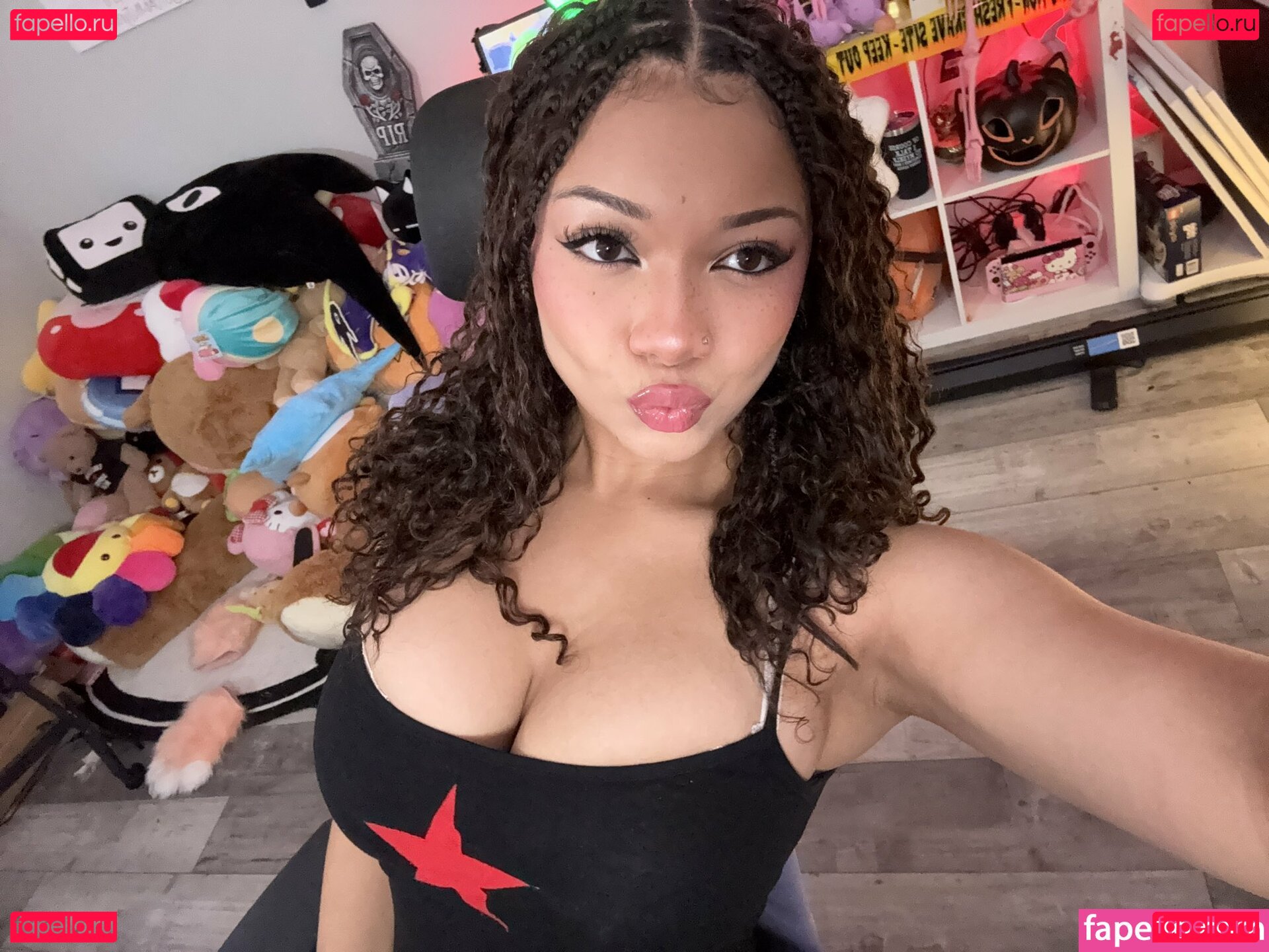 MARI / Mariiiisel / killm4ri Onlyfans Photo Gallery 