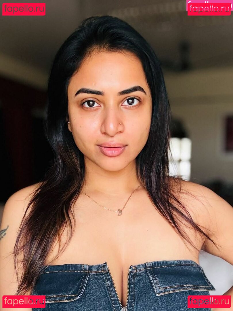 Janani Ashokkumar Nude Onlyfans Photo 17