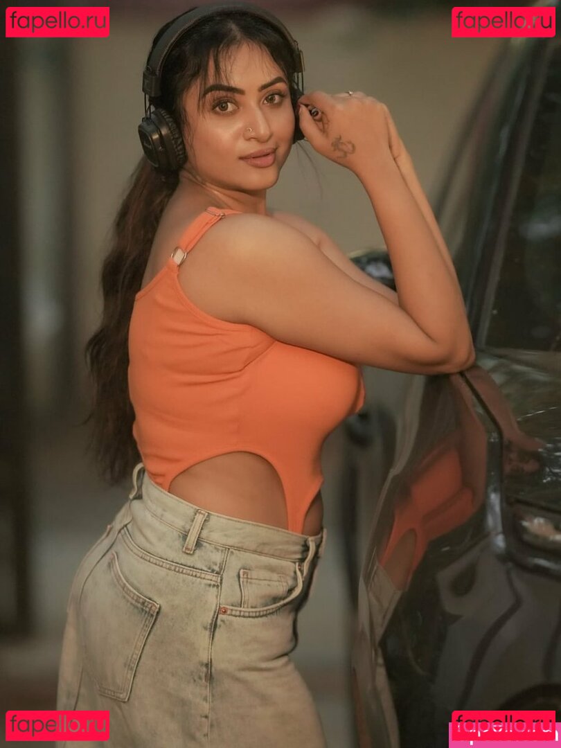 Janani Ashokkumar Nude Onlyfans Photo 12