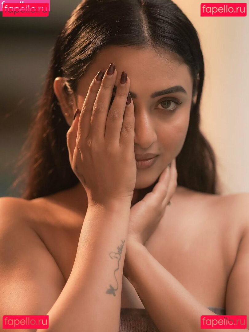Janani Ashokkumar Nude Onlyfans Photo 8