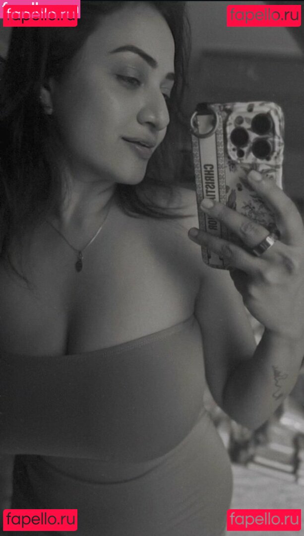Janani Ashokkumar Nude Onlyfans Photo 6