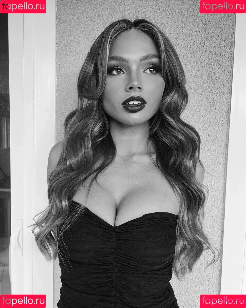 Natalie Alyn Lind Onlyfans Photo Gallery 