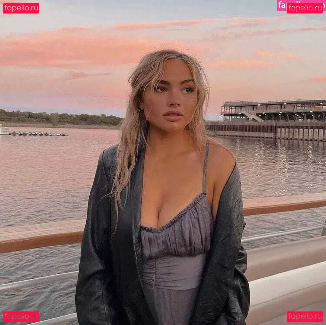 Natalie Alyn Lind Onlyfans Photo Gallery 