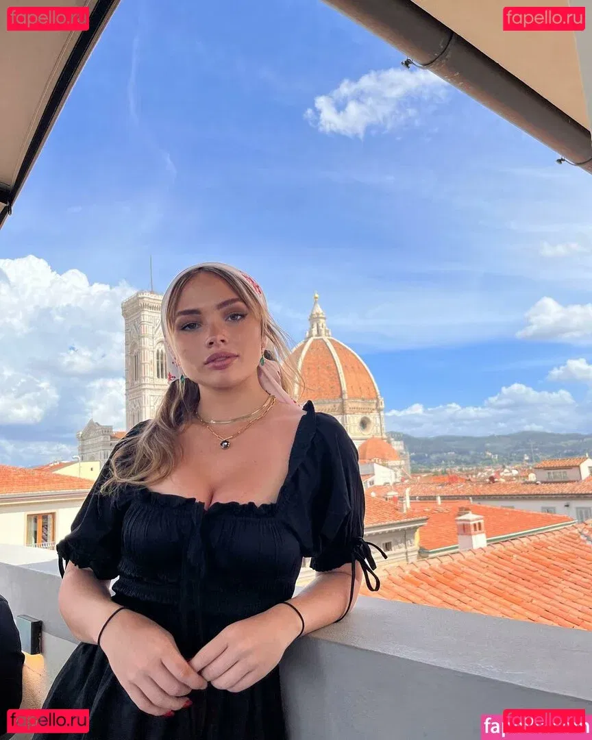 Natalie Alyn Lind Onlyfans Photo Gallery 