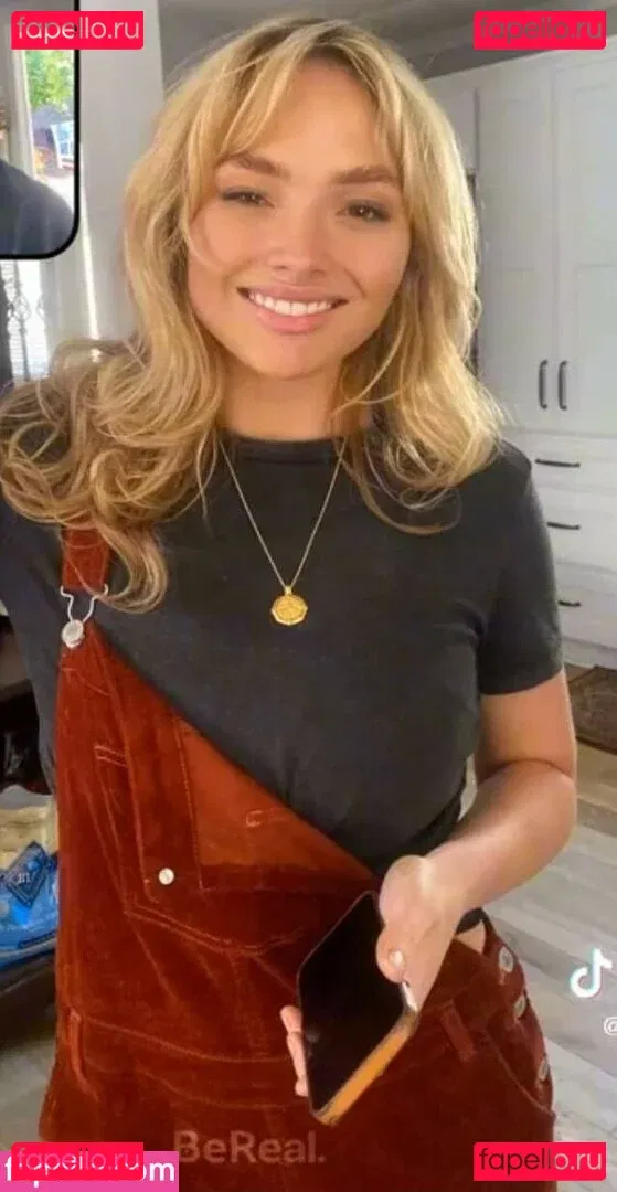 Natalie Alyn Lind Onlyfans Photo Gallery 