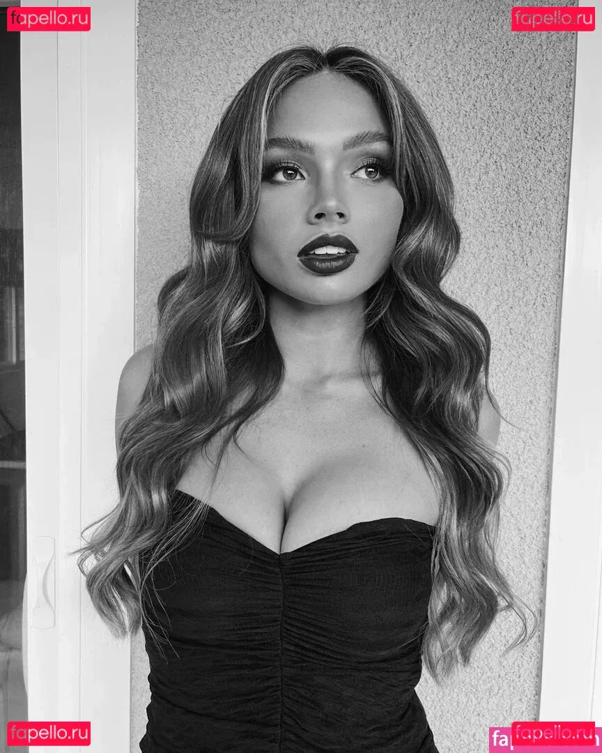 Natalie Alyn Lind Onlyfans Photo Gallery 