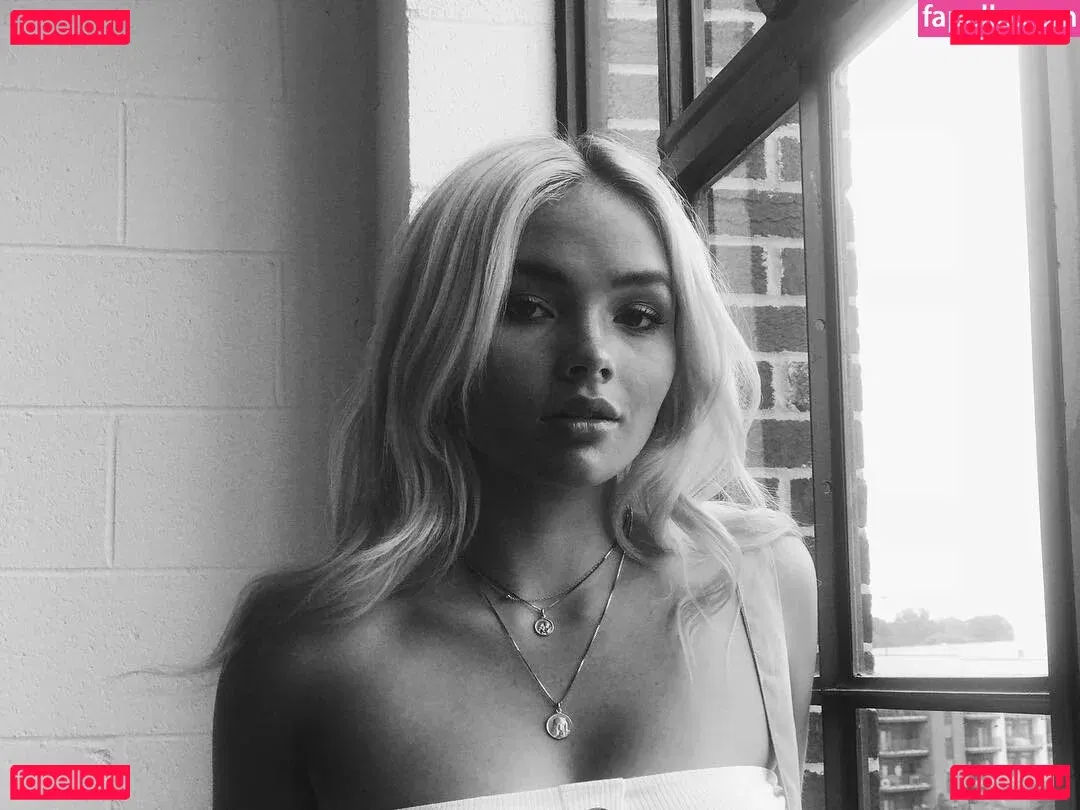 Natalie Alyn Lind Onlyfans Photo Gallery 