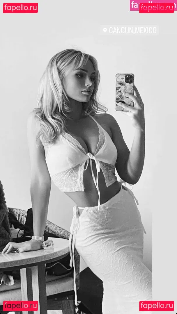 Natalie Alyn Lind Onlyfans Photo Gallery 