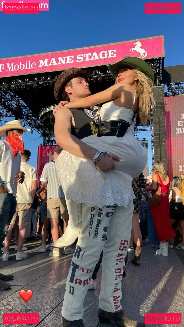 Natalie Alyn Lind Onlyfans Photo Gallery 